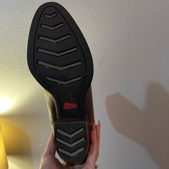 These Cute Justin Western Cowgirl boots pointed toe, size 7B! - Picture 4 of 8